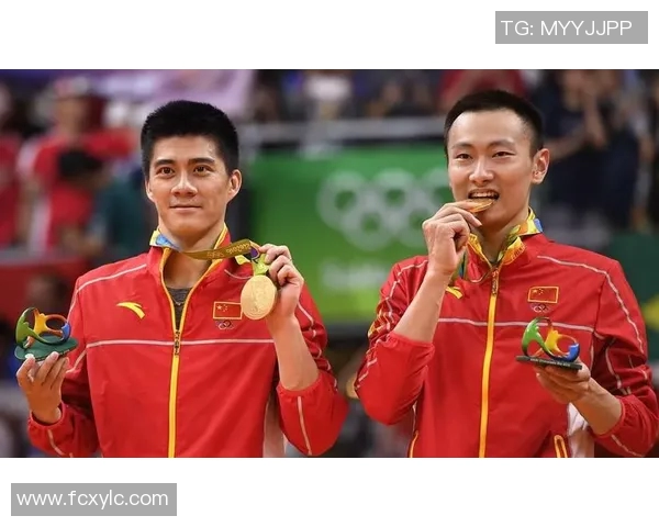 重庆羽毛球队与成都羽毛球队赛后复盘团队协作分析与经验总结