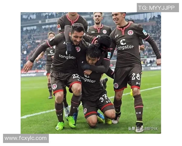 比尔肖特与威尔郡的激烈对决展现足球魅力与团队精神 比尔肖特与威尔郡的激烈对决展现足球魅力与团队精神