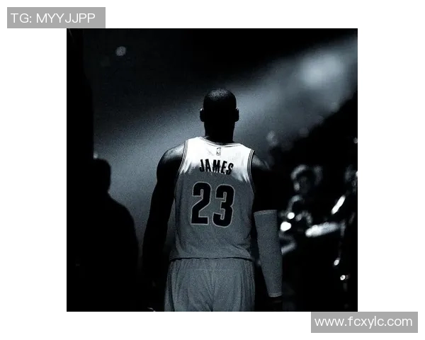 詹姆斯:篮球场上的传奇巨星与时代的象征 詹姆斯:篮球场上的传奇巨星与时代的象征