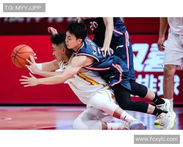 CBA季前赛精彩回顾广东队对阵青岛队的激烈对抗与精彩瞬间 CBA季前赛精彩回顾广东队对阵青岛队的激烈对抗与精彩瞬间