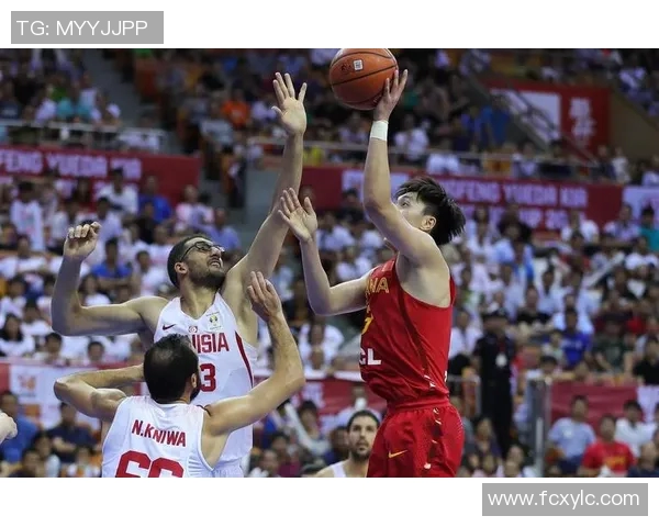 中国蓝队迎战南非男篮全力以赴争夺胜利展现团队精神与竞技风采